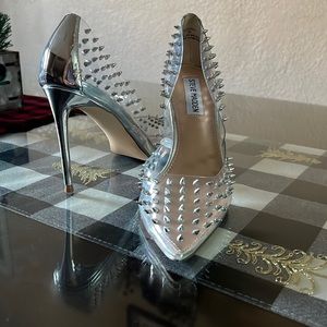 Steve Madden Stud pumps